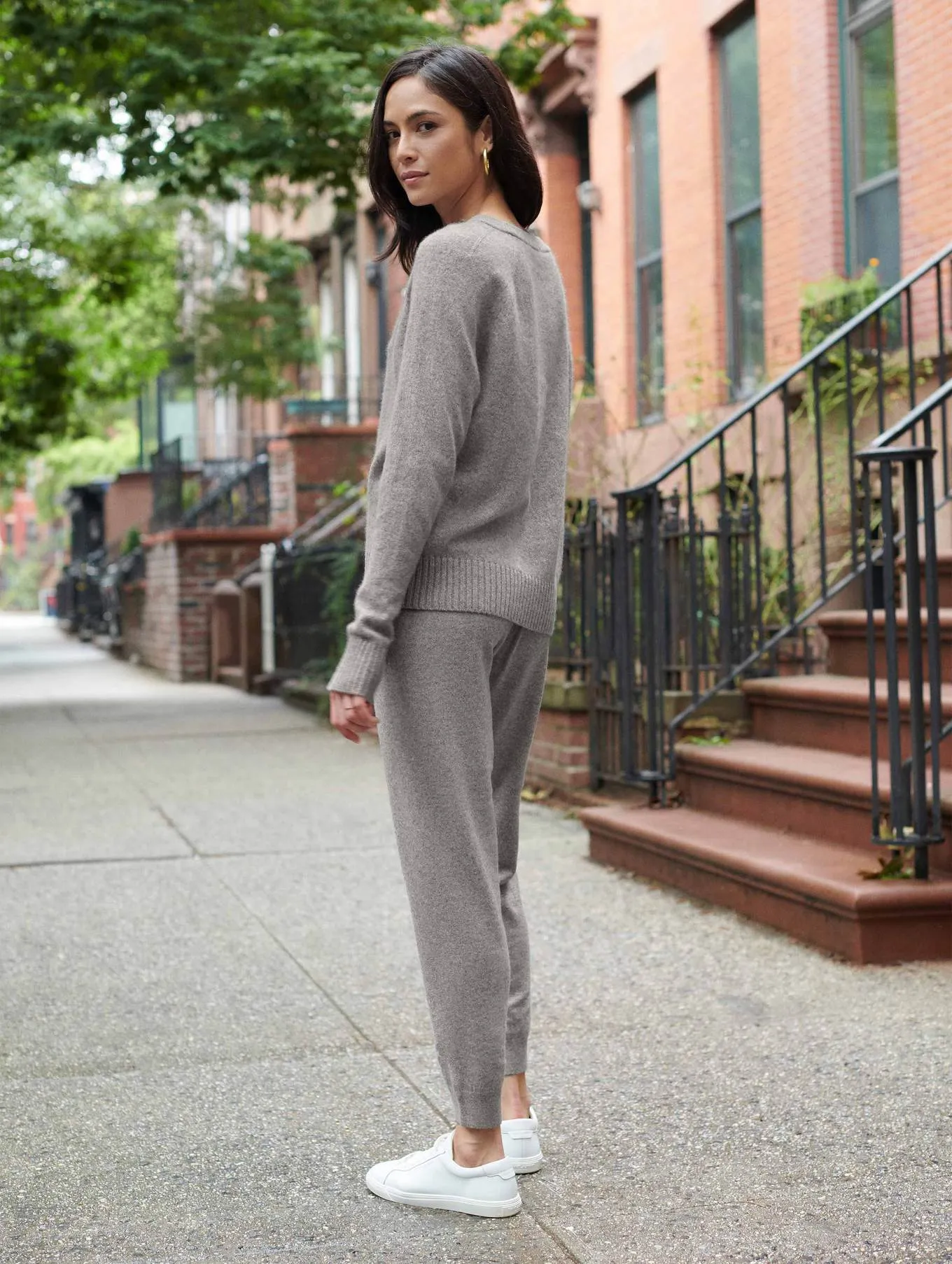 White   Warren - Cashmere Drawstring Jogger Pant in Grey Heather