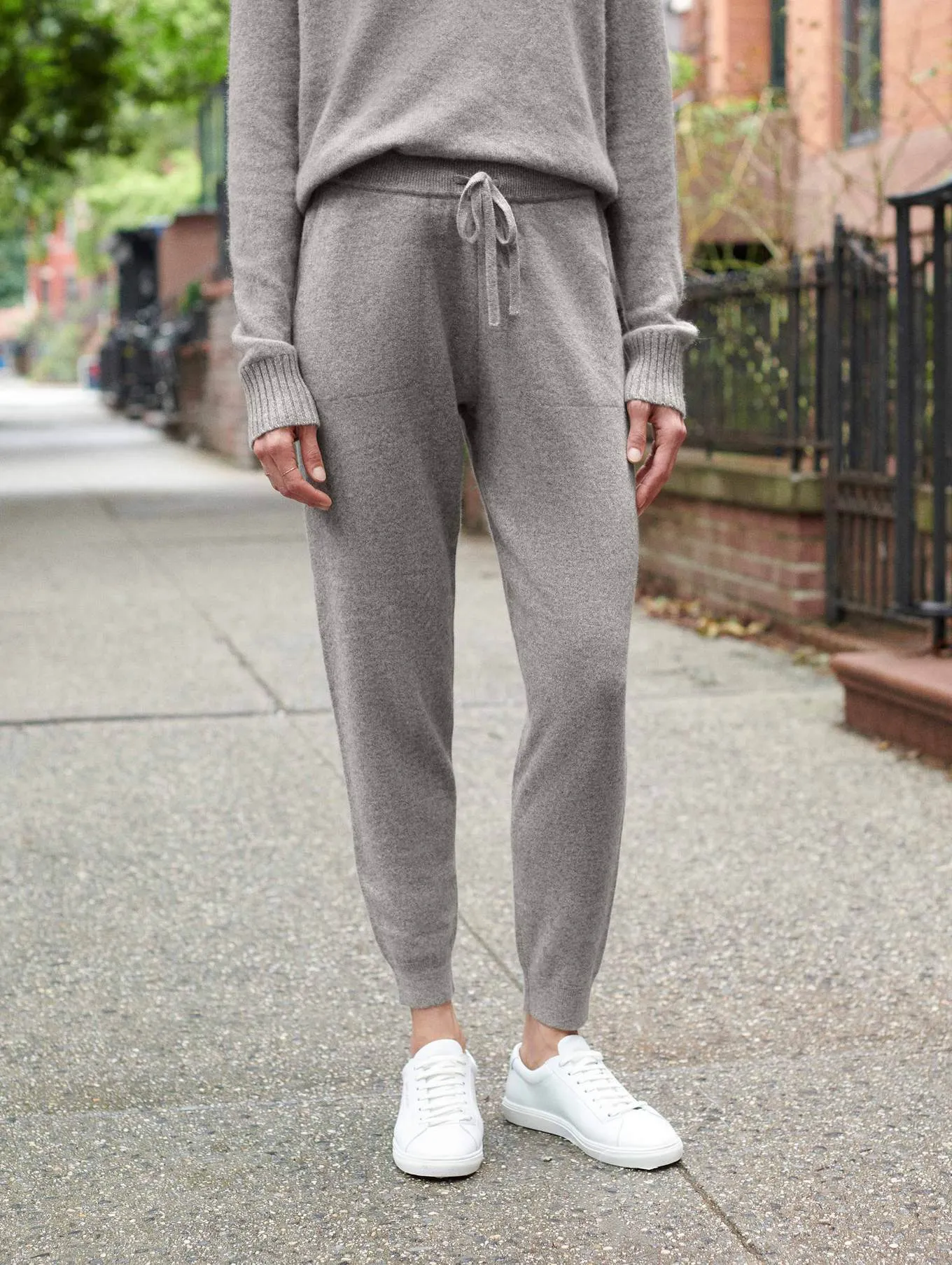 White   Warren - Cashmere Drawstring Jogger Pant in Grey Heather